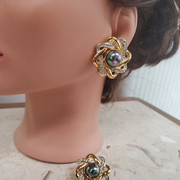 Fifth Ave Collection Faux Tahitian Pearl Rhinestone Clip Earrings - Picture 4 of 8